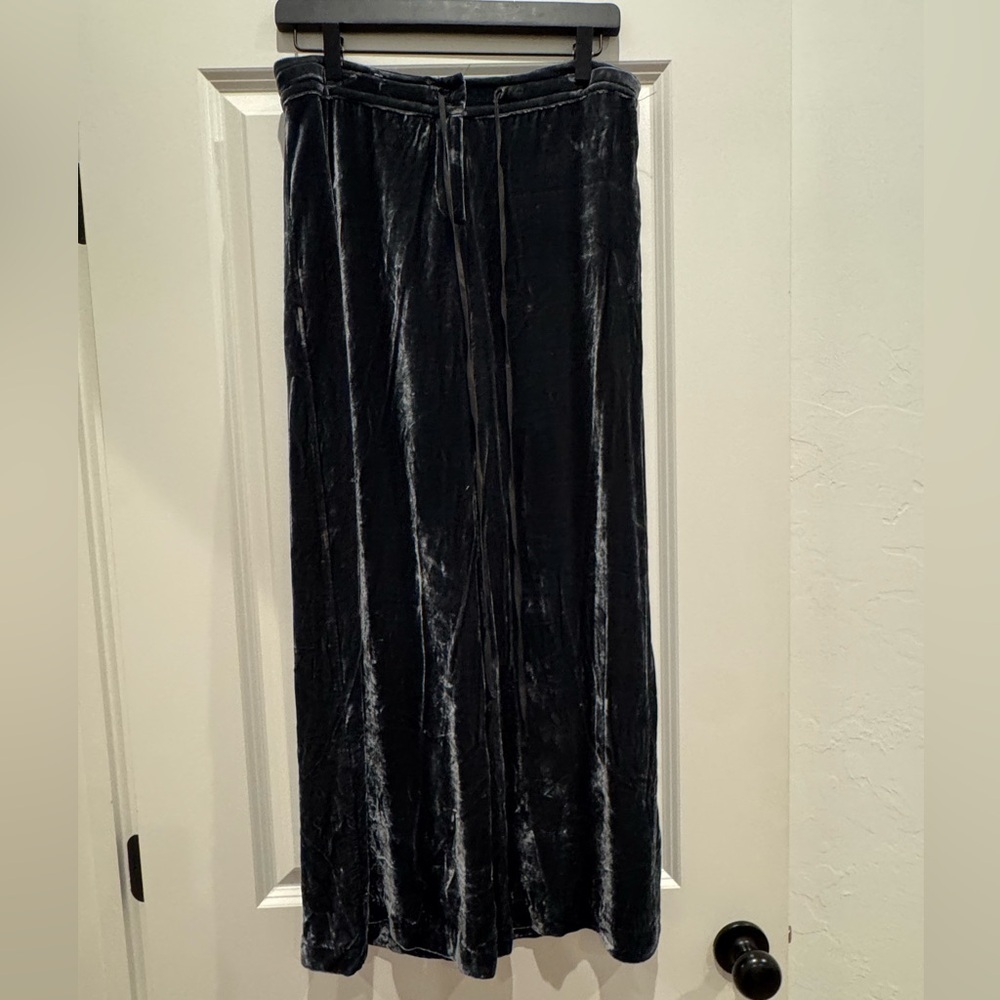 Johnny Was 4 Love and Liberty Gray Velvet pants size medium - Picture 4 of 6